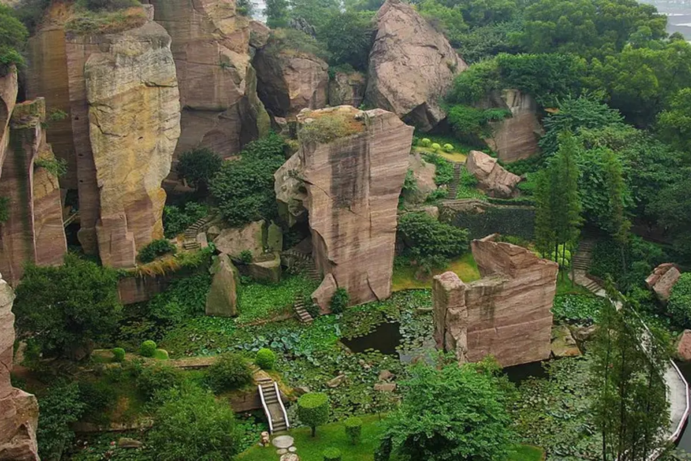 Private Day Tour to Lianhua Mountain and Shawan Town with Lunch from Guangzhou